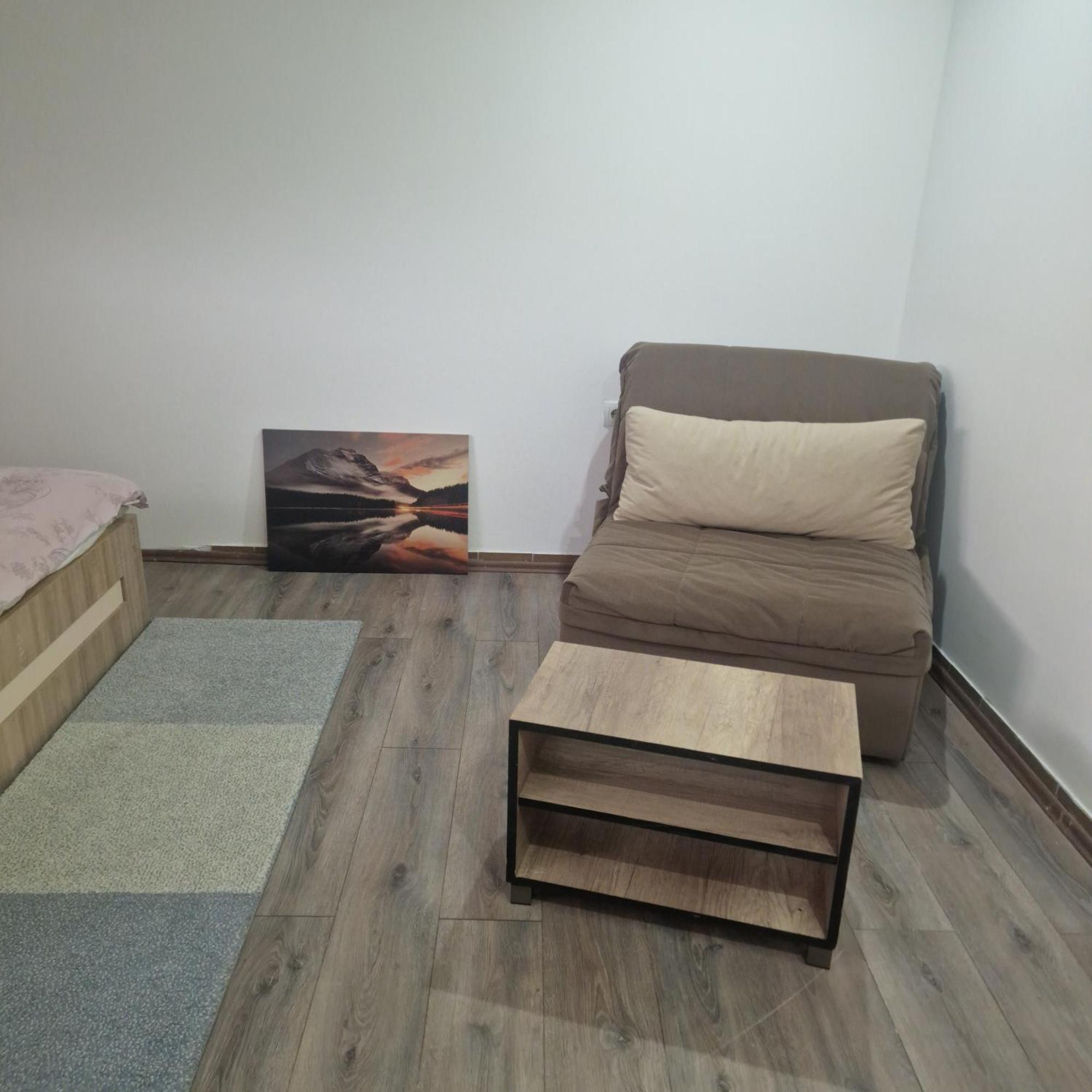 Square Apartment Paracin Bagian luar foto